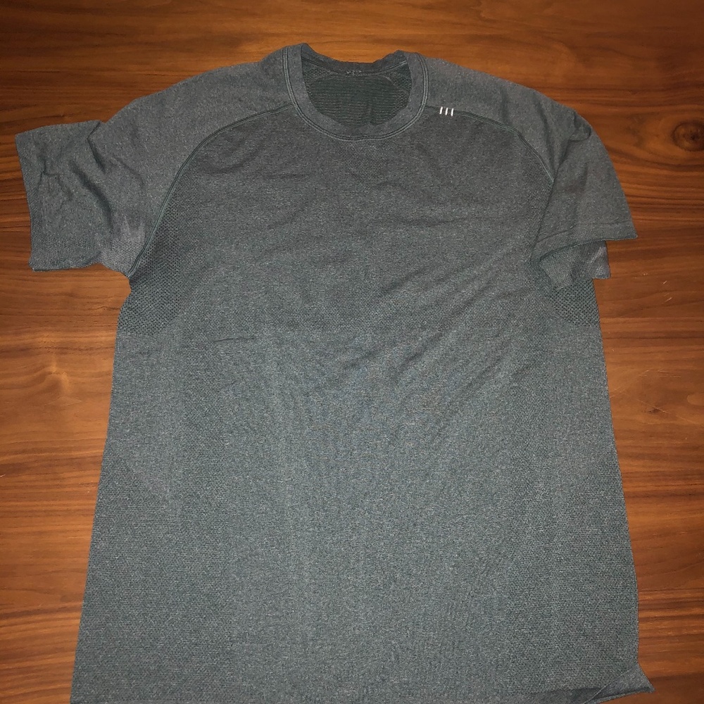 Lulu lemon mens metal vent tech
